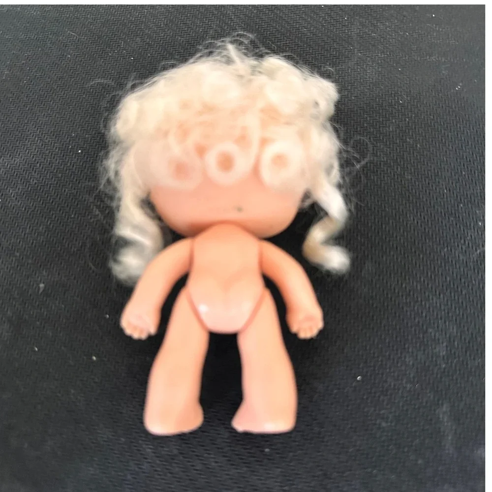 Vintage Kenner Strawberry Shortcake Apricot Doll White Curly Hair Blue Eyes 80s
